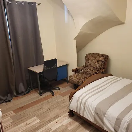 فندق مبيت وإفطار D'hote Chez Angela *